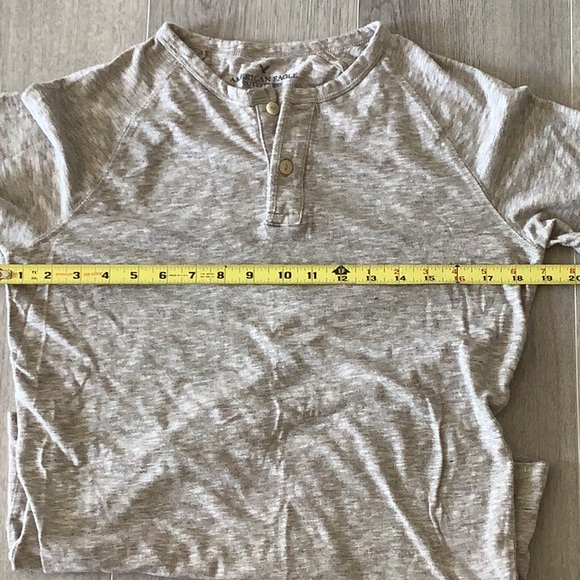 Men Henley short sleeved t shirt in Small | dark oatmeal color| American Eagle - Picture 3 of 3